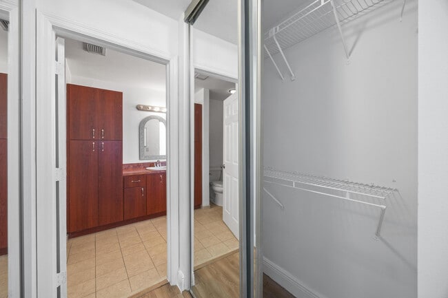 Building Photo - 2925 Azalea Dr