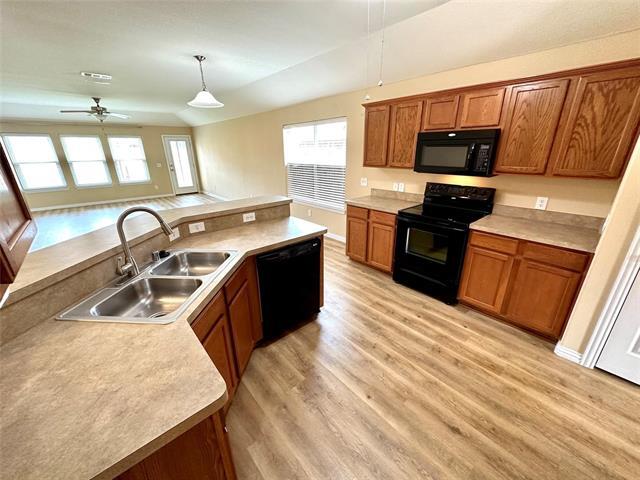 Building Photo - 221 Creekwood Dr