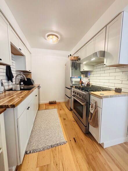 Building Photo - 413 14th St