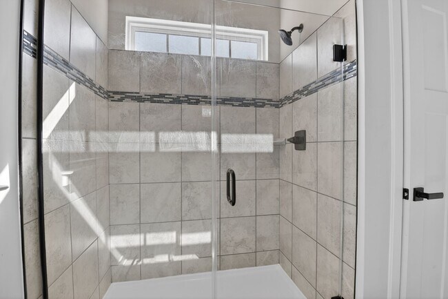 Building Photo - 19753 Grn Vlg Dr