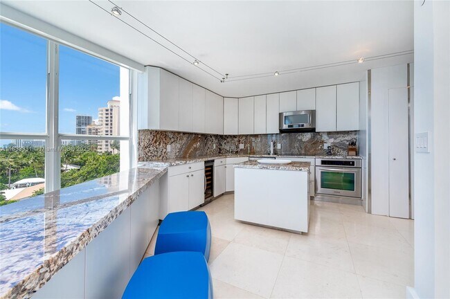 Building Photo - 613 Ocean Dr