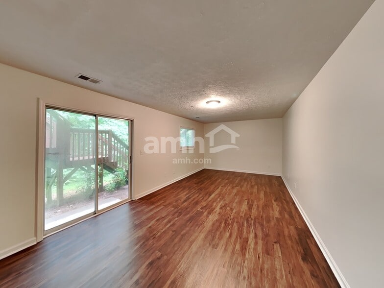 Building Photo - 2631 Abbots Glen Dr NW