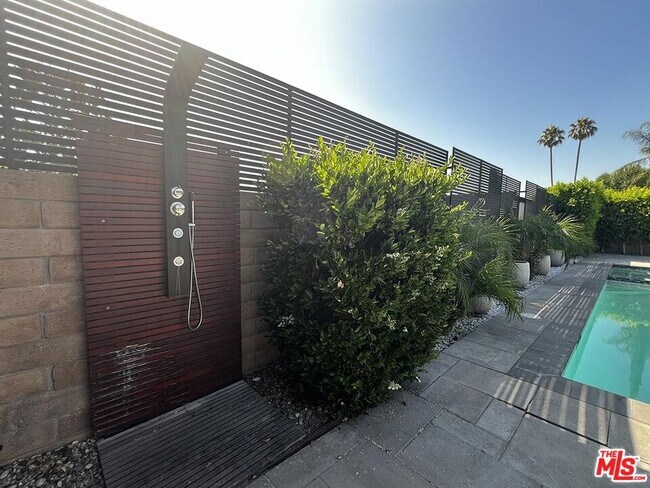 Building Photo - 10758 Cozycroft Ave