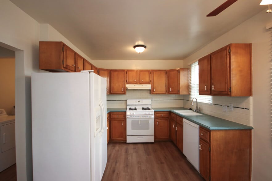 Building Photo - 2350 Marengo Ave