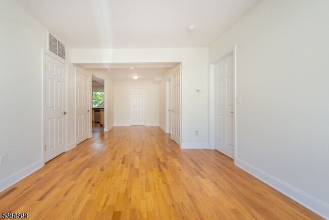 Building Photo - 15 Olyphant Pl