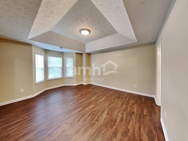 Building Photo - 4854 Lake Park Terrace