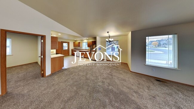 Building Photo - $500 Rent Credit - Two-bedroom home with a fully equipped kitchen, conveniently located near West...