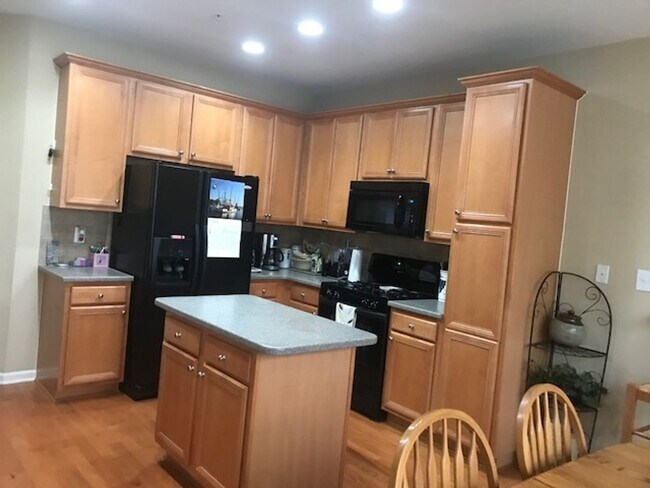 Building Photo - 121 Sonoma Way