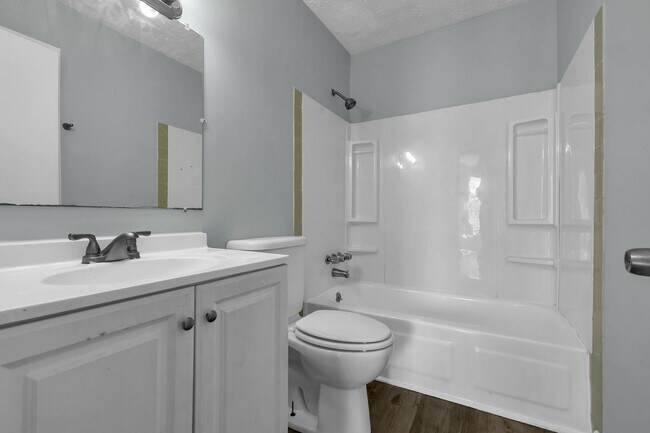 Building Photo - 2 Bedroom Apartment