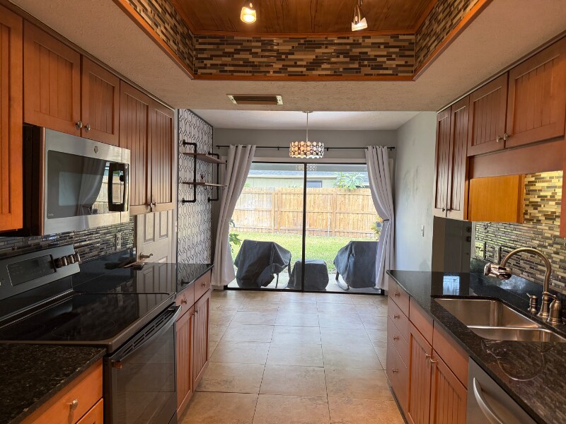 Building Photo - 13903 A Bardmoor Pl