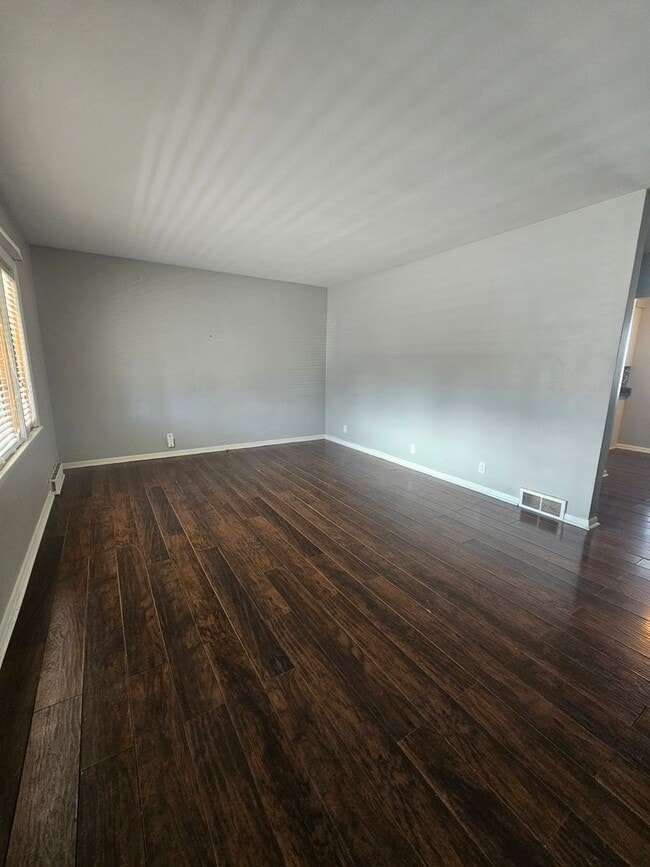 Building Photo - MOVE IN SPECIAL! There is a $25 fee per ap...