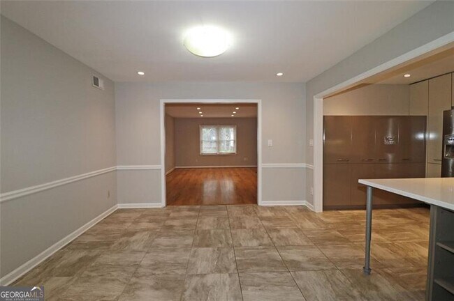 Building Photo - 40 Glenald Way NW