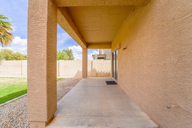 Building Photo - 734 W Fruit Tree Ln
