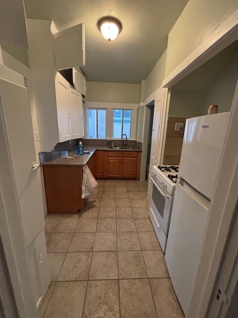 Kitchen - 1723 Winona Blvd