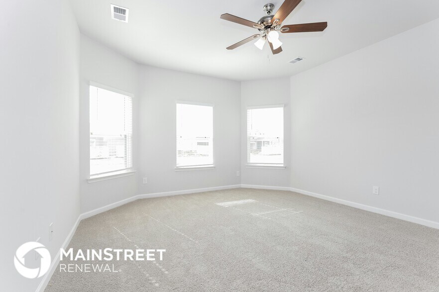 Building Photo - 3211 Quintana Dr
