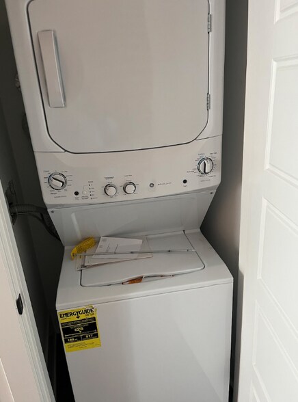 Building Photo - 145-151 E Main St