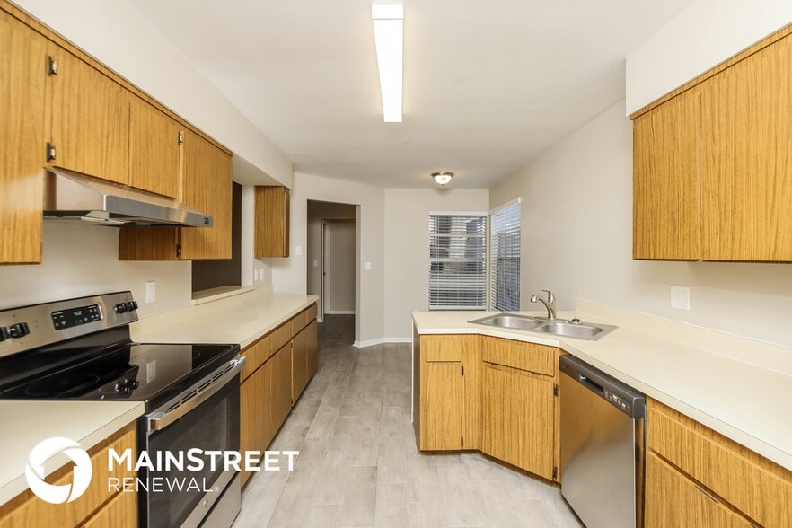 Building Photo - 865 Pine Wood Ave