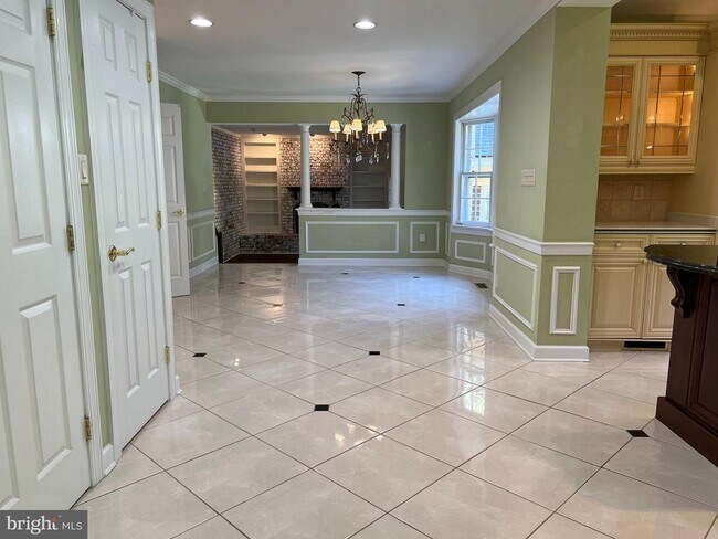 Building Photo - 10220 Cedar Pond Dr