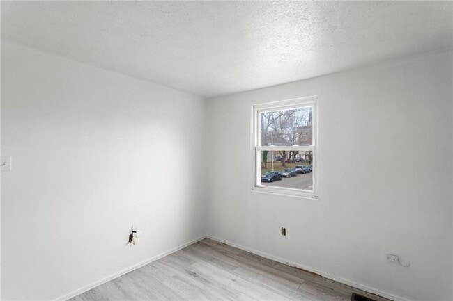 Building Photo - 310 Enright Ct