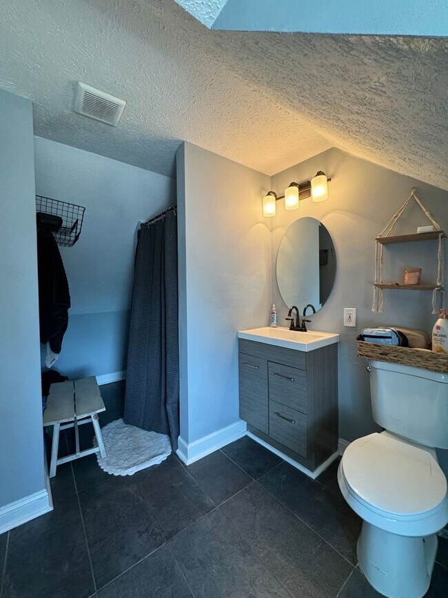 Building Photo - Welcome to this charming Cape Cod style ho...