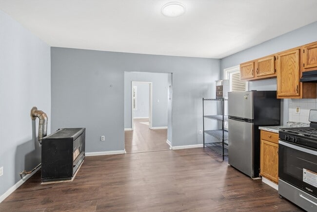 Building Photo - 391 Rivet St