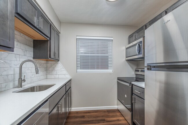 Building Photo - 6061 Potomac St