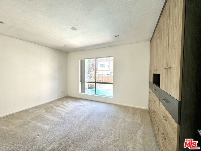 Building Photo - 1023 Hancock Ave