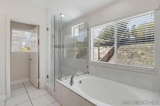 Building Photo - 561 Bayona Loop