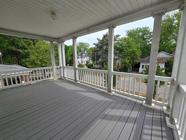Building Photo - 403 W Hampton Ave