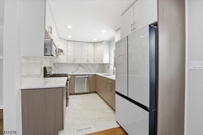 Building Photo - 81 Glen Ave