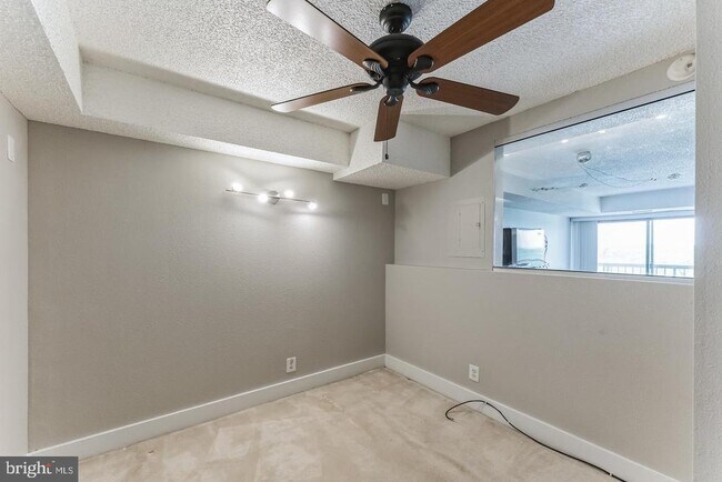 Building Photo - 3800 Powell Ln
