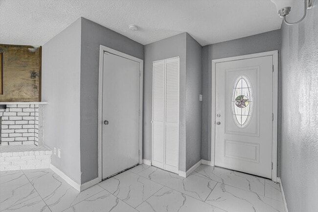Building Photo - 14618 Flair Dr