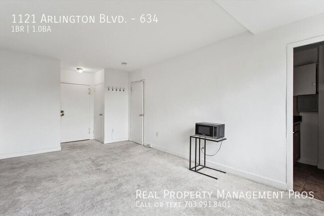 Building Photo - 1121 Arlington Blvd