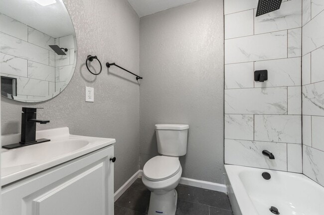 Building Photo - Spacious 4-Bed / 2-Bath Home – Grandview, MO