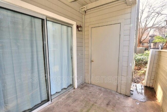 Building Photo - 1019 Dornajo Way