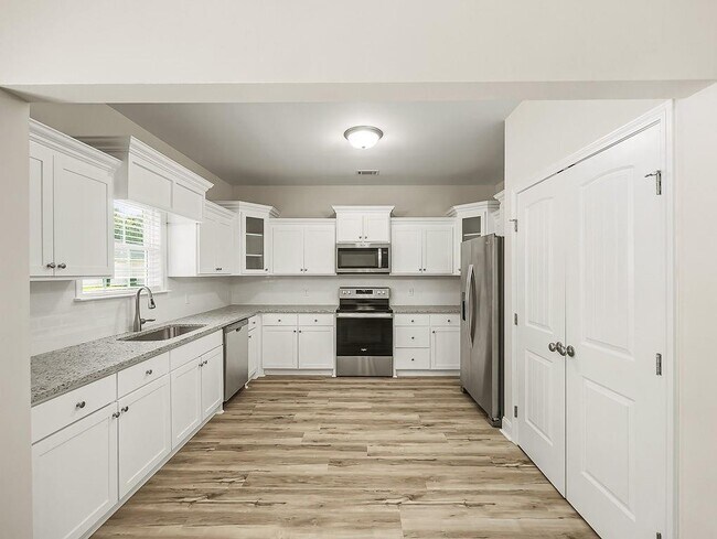 Building Photo - 1002 Oglethorpe Ln