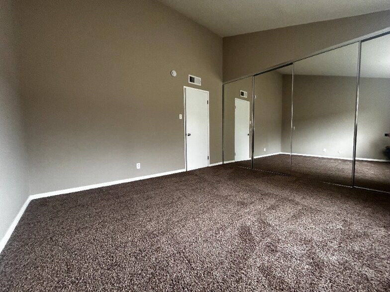 Building Photo - 344 S Arroyo Dr