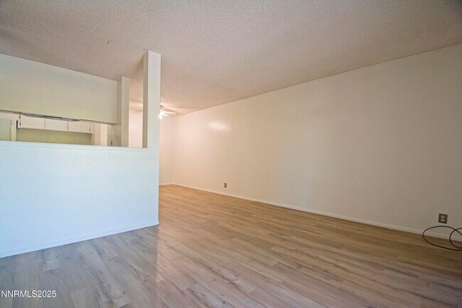 Building Photo - 2599 Lakeside Dr