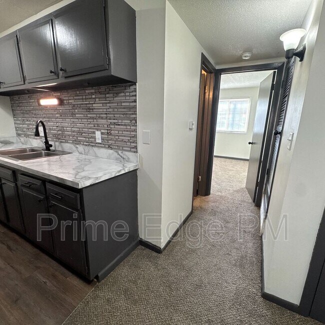 Building Photo - 1109 N 28th St