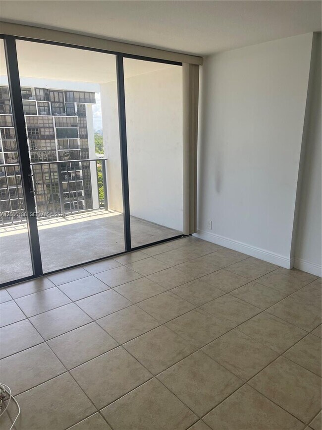 Building Photo - 1901 Brickell Ave