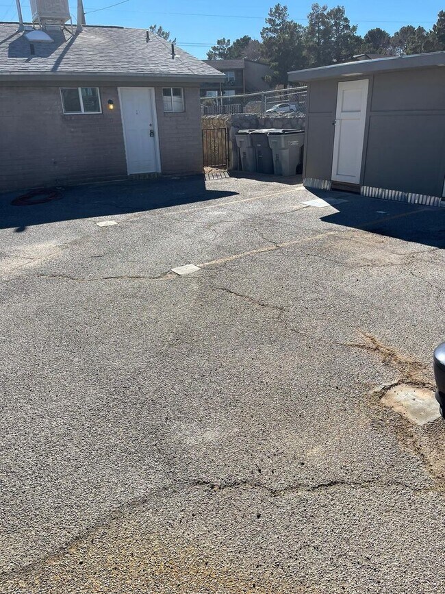 Building Photo - 4555 Sun Valley Dr