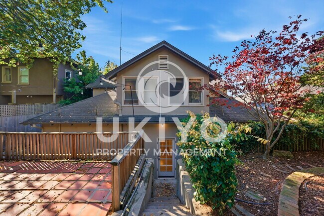 Building Photo - 860 Portal Ave