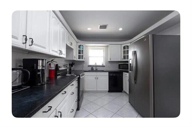 Building Photo - 536 NW 43rd St