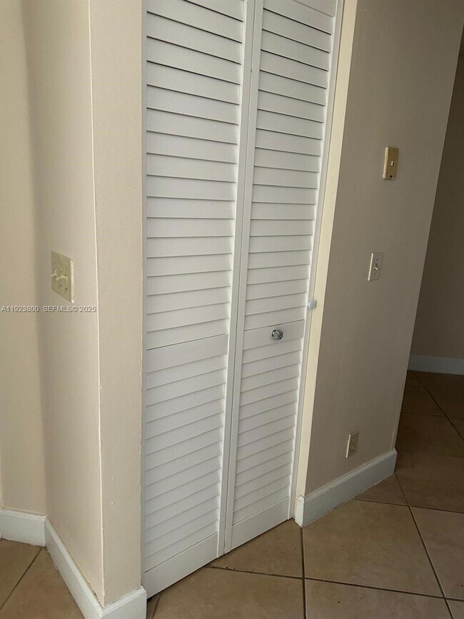 Building Photo - 9055 Wiles Rd