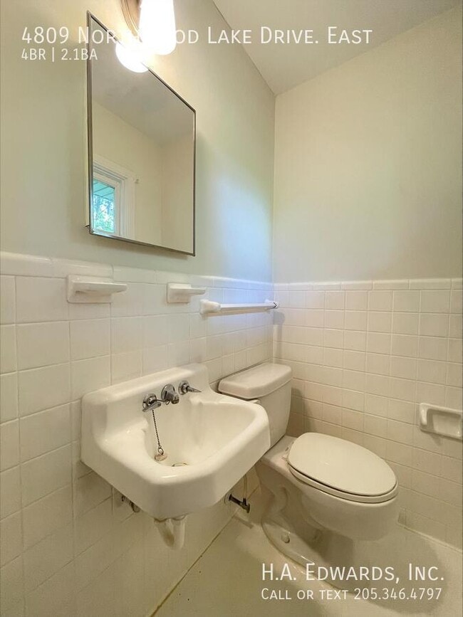 Building Photo - 4809 Northwood Lake Dr E
