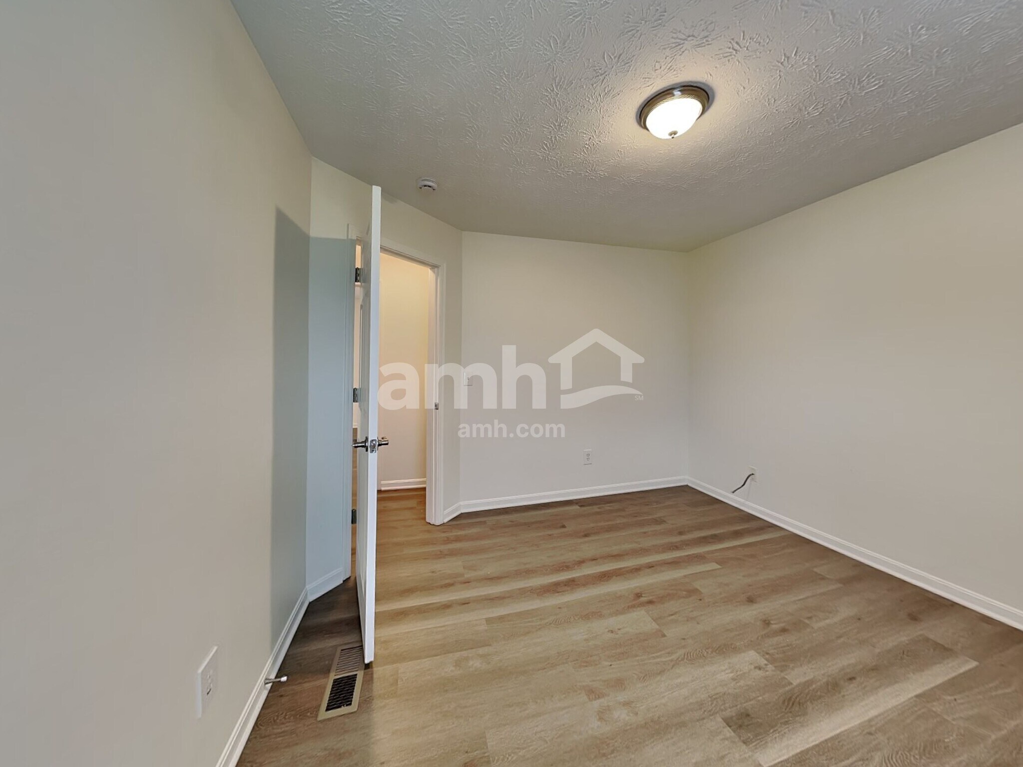 Building Photo - 170 Old Carriage Ct