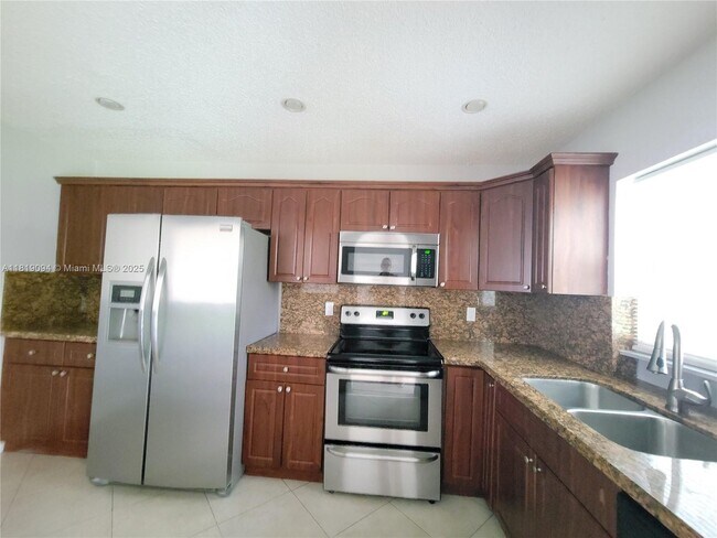 Building Photo - 1814 Oakmount Dr