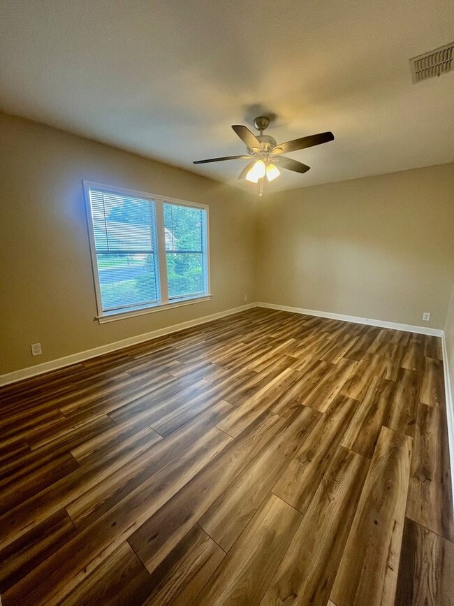 Building Photo - 3/2/2 Single Story Hidden Gem ~ Conveniently Located to RAFB, SAMMC & shopping ~ Move in Ready!