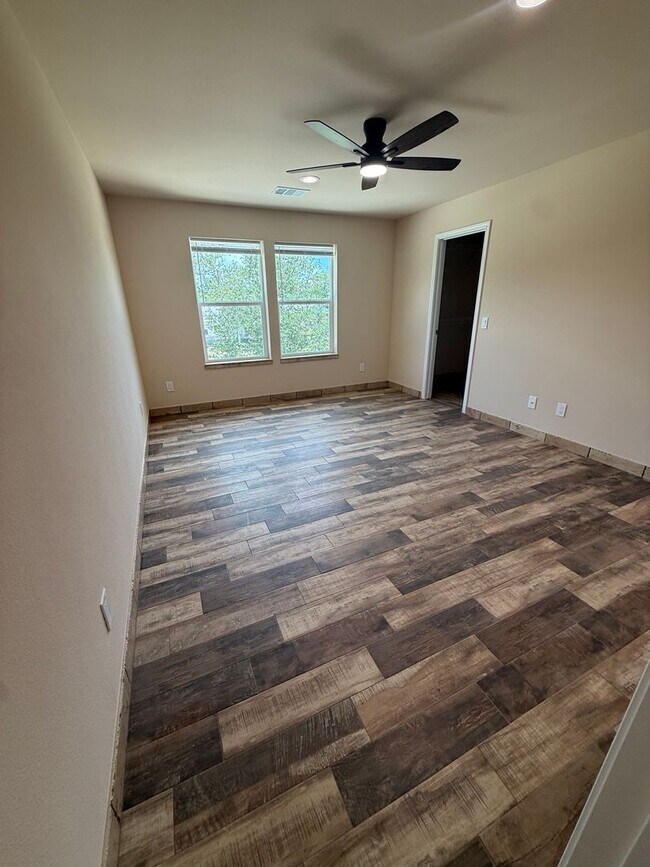 Building Photo - MAKAYLA DR - 1008/ 1010