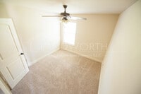 Building Photo - 3 bed 2.5 bath Beautiful Property